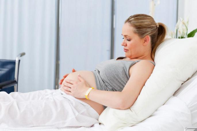 Опасна ли переношенная беременность?